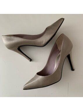 Diane von Furstenberg Silver Vintage satin pumps sz 7